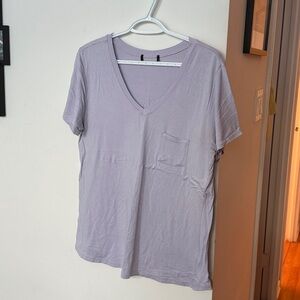 303. Light Purple Vneck Tshirt (no Tag)